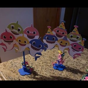 10 Baby Shark Centerpieces